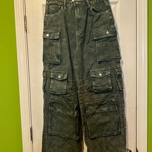 Fashion Nova women Cargo Pants in Dark Olive